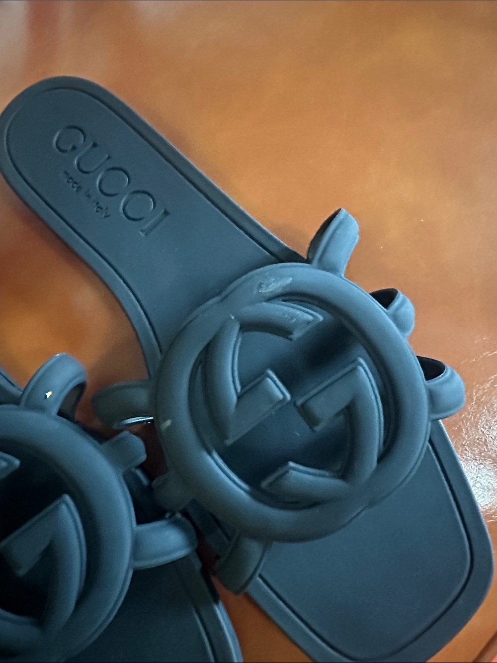 GG interlock Matte Black Rubber GG Slide Sandals - Picture 3 of 6